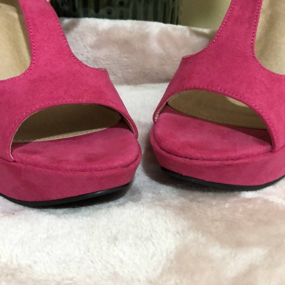 Styluxe Bright  fuchsia platforms. Brushed suede feel. - Picture 6 of 12